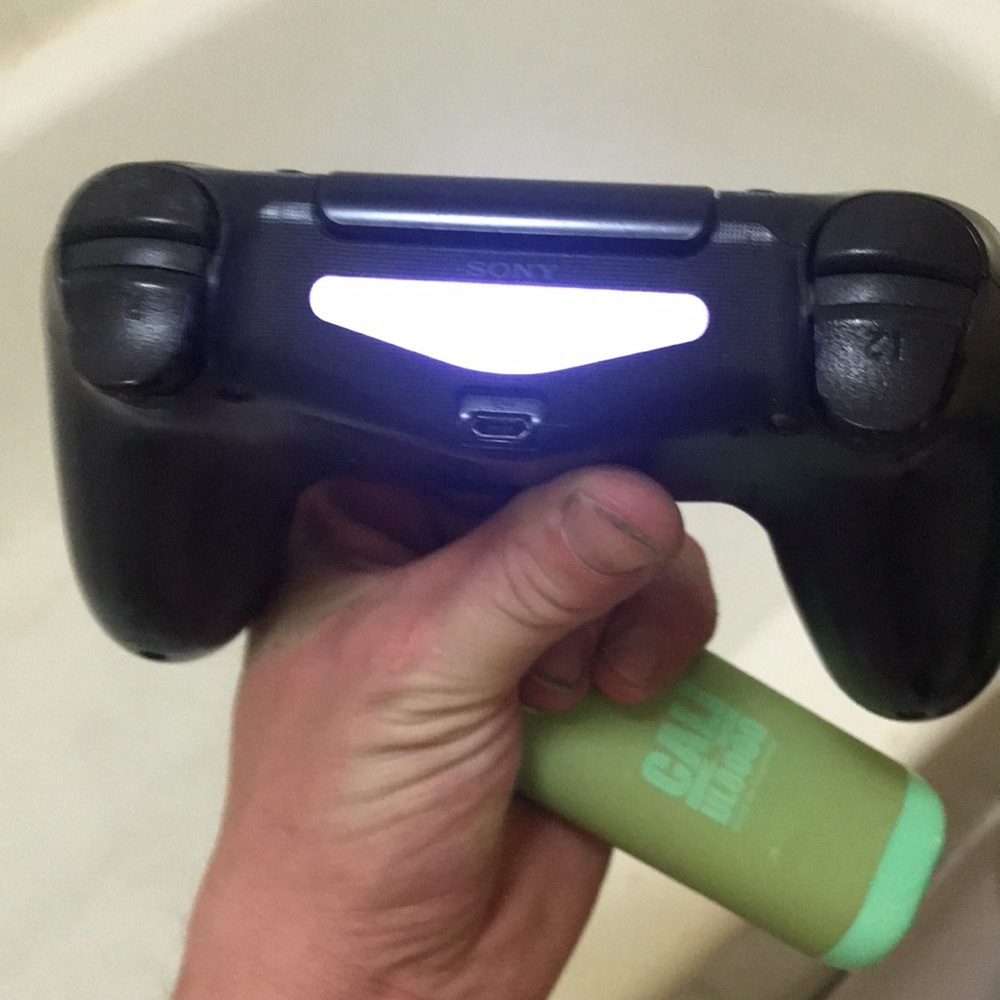 black wireless ps4.controller - Picture 2 of 2
